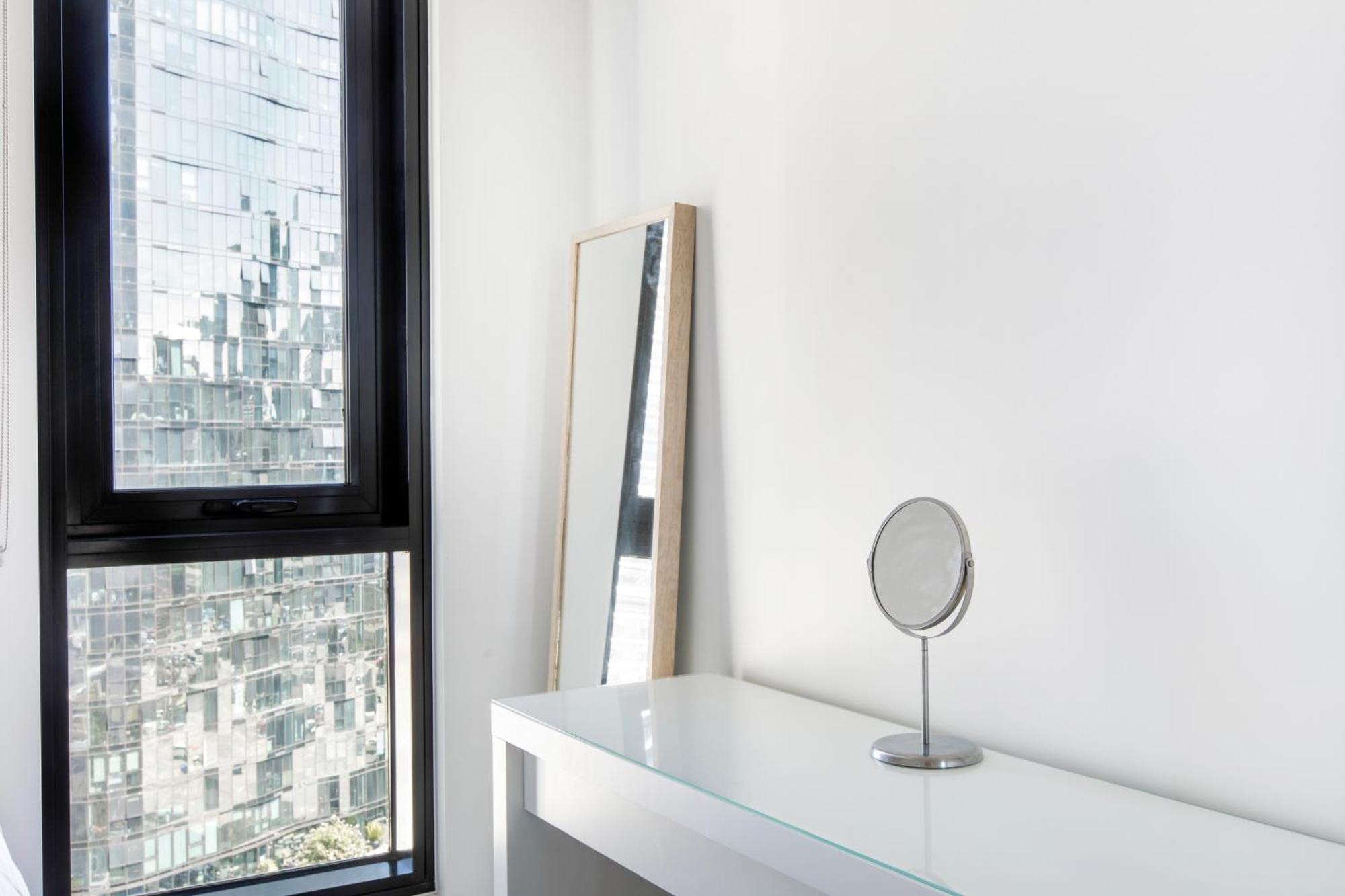 Modern Nomads Spacious Modern 2br Urban Retreat With View Apartment