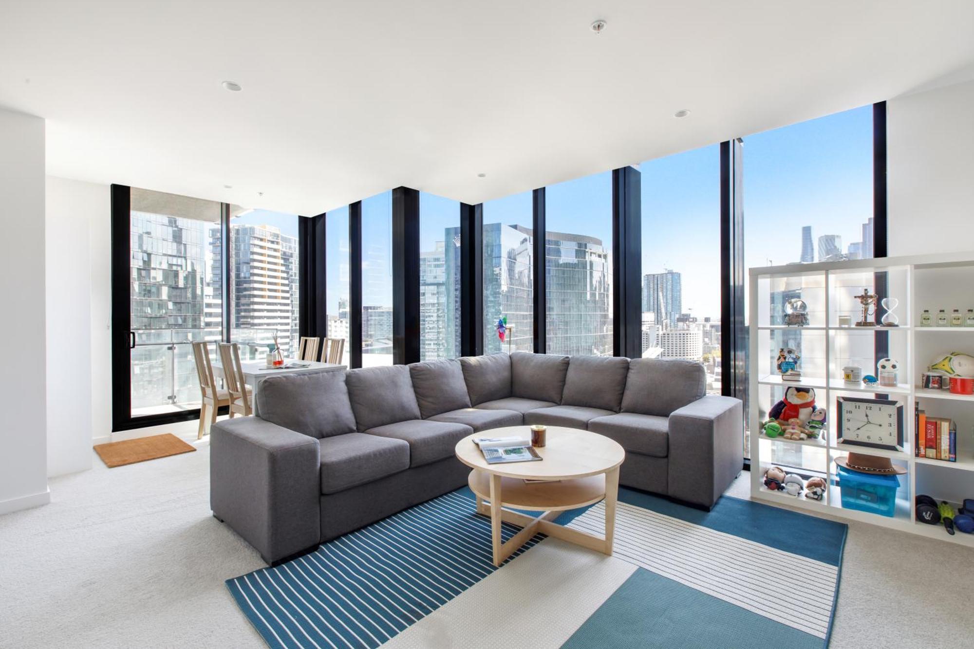 Modern Nomads Spacious Modern 2br Urban Retreat With View Apartment Melbourne