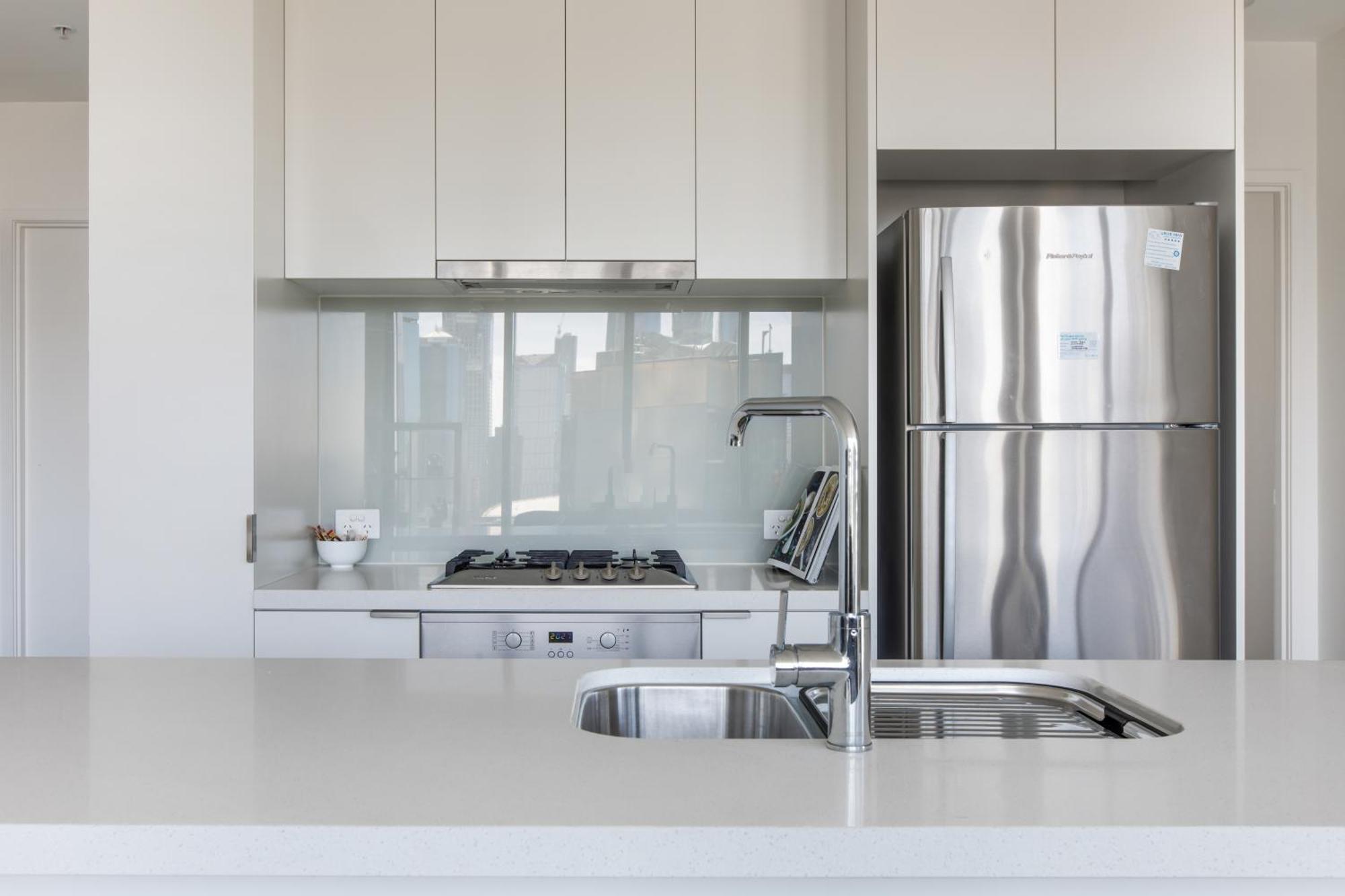 Apartment Modern Nomads Spacious Modern 2br Urban Retreat With View Melbourne