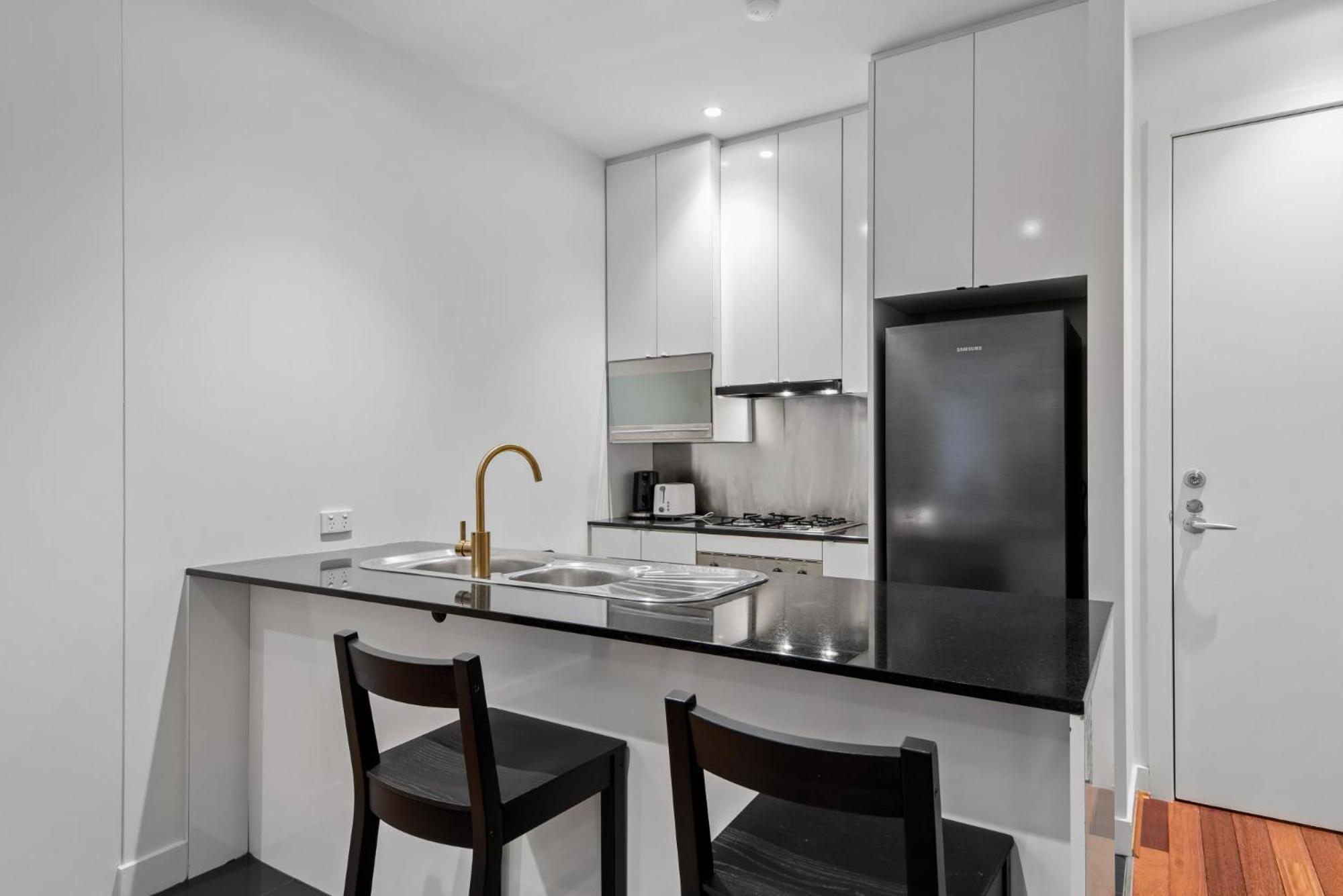 Stylish And Spacious 2-bed * Melbourne