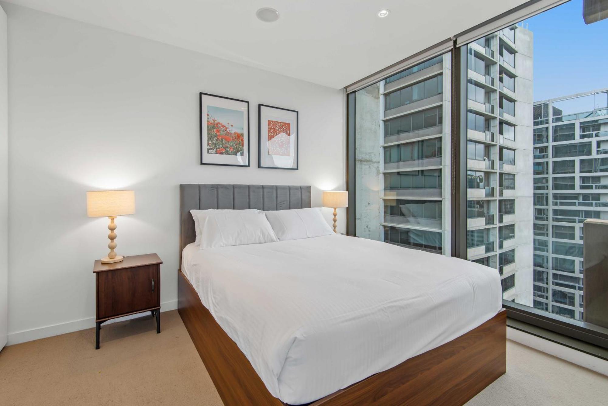 Pristine 2-bed With Views Apartment