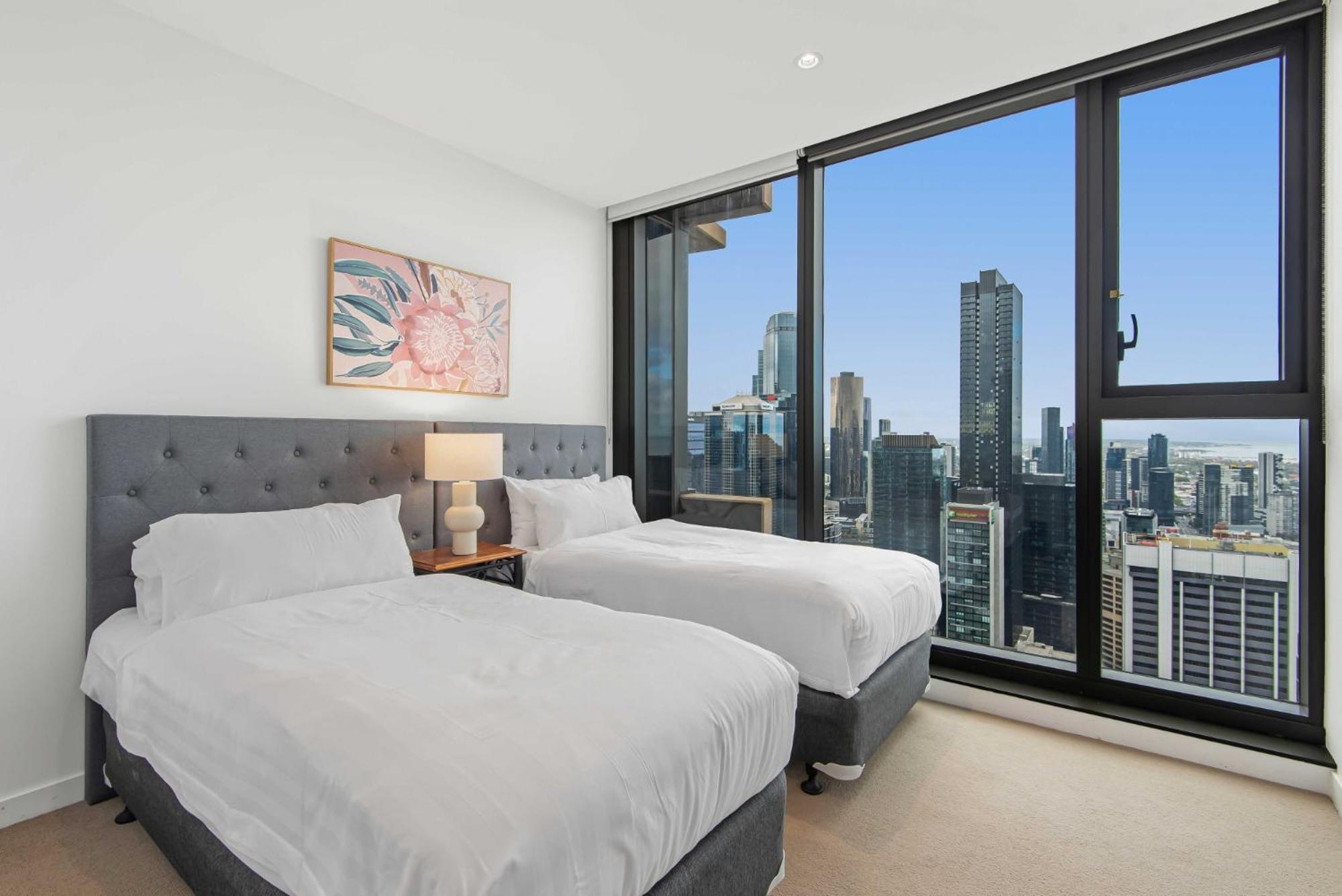 Pristine 2-bed With Views * Melbourne