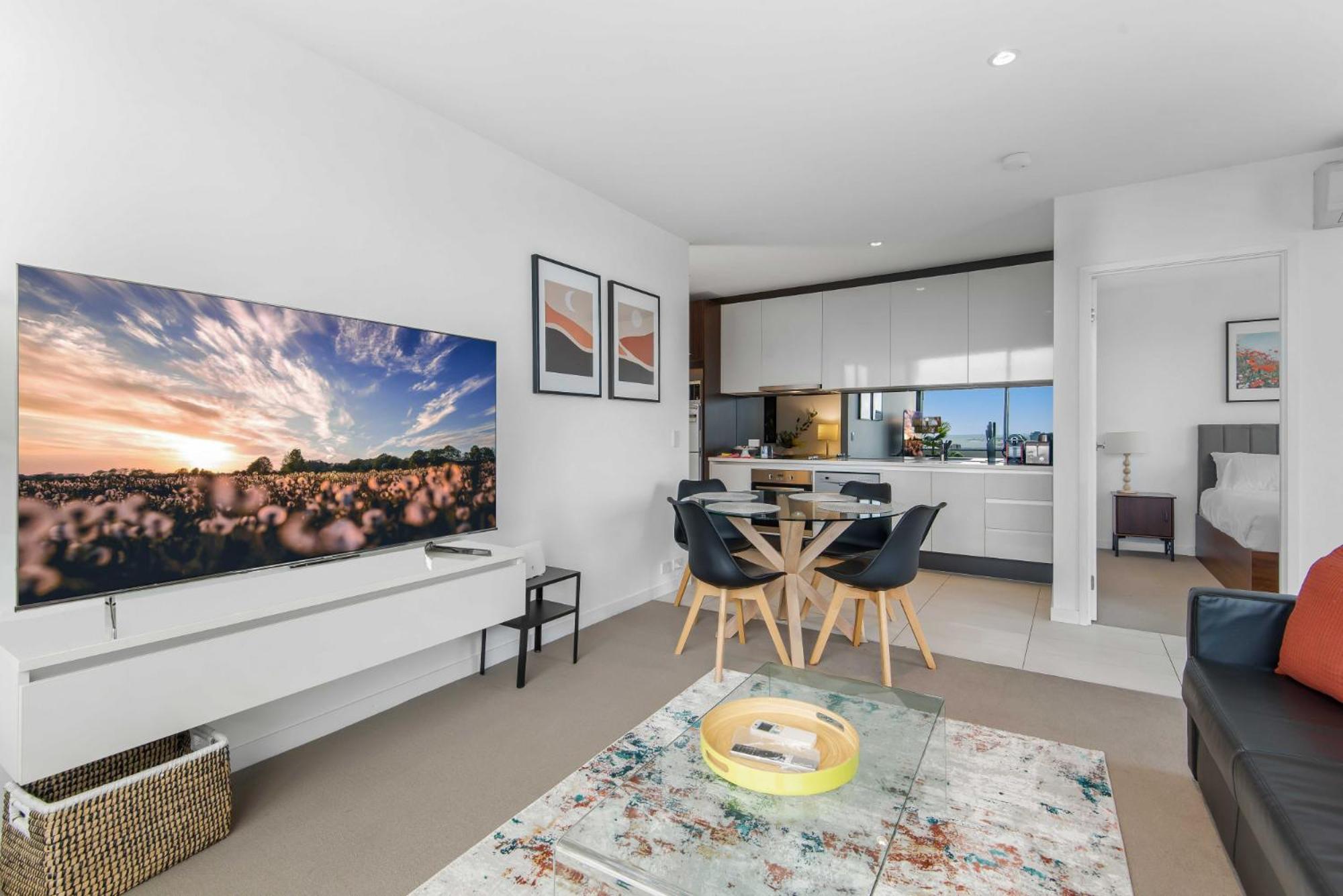 Pristine 2-bed With Views Apartment