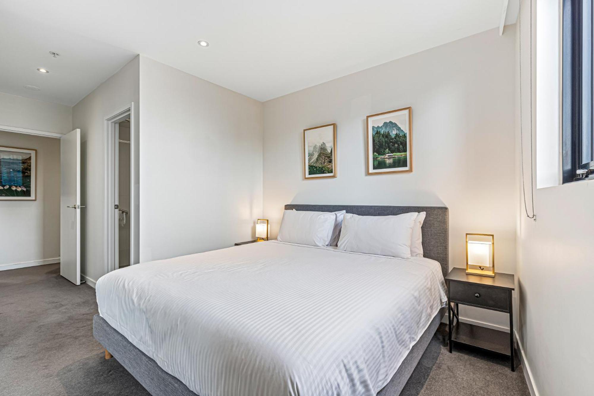 Pristine 2-bed Unit With Beautiful Landscape Melbourne