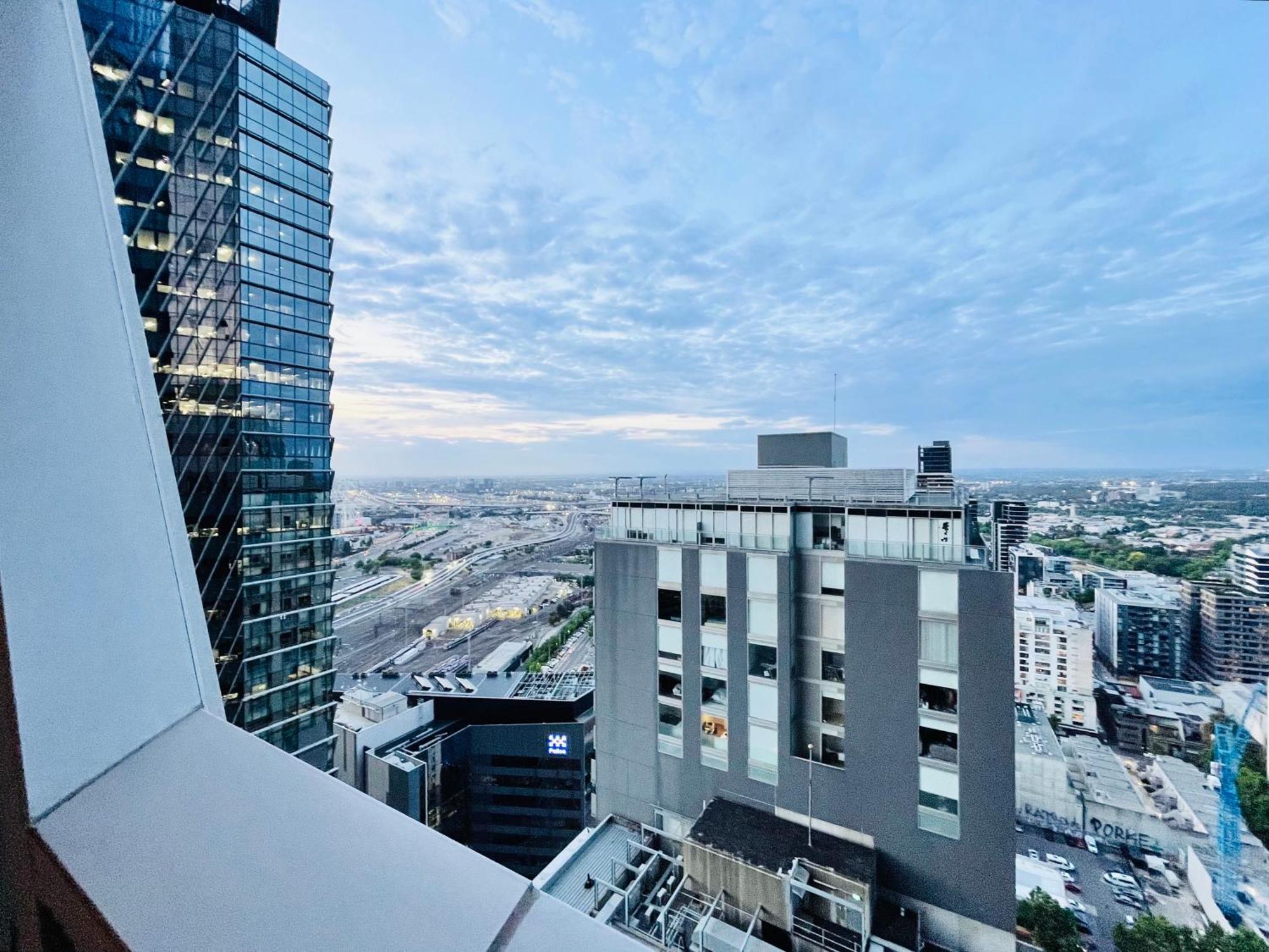 Mega Style West Side Place Apartment Melbourne