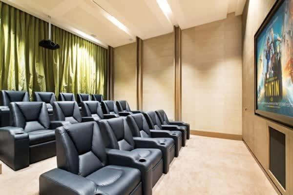 6 Bedrooms In Prima Apartment *