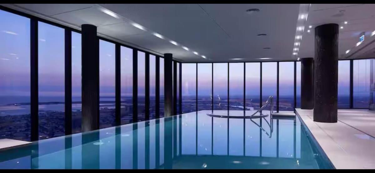 6 Bedrooms In Prima Melbourne