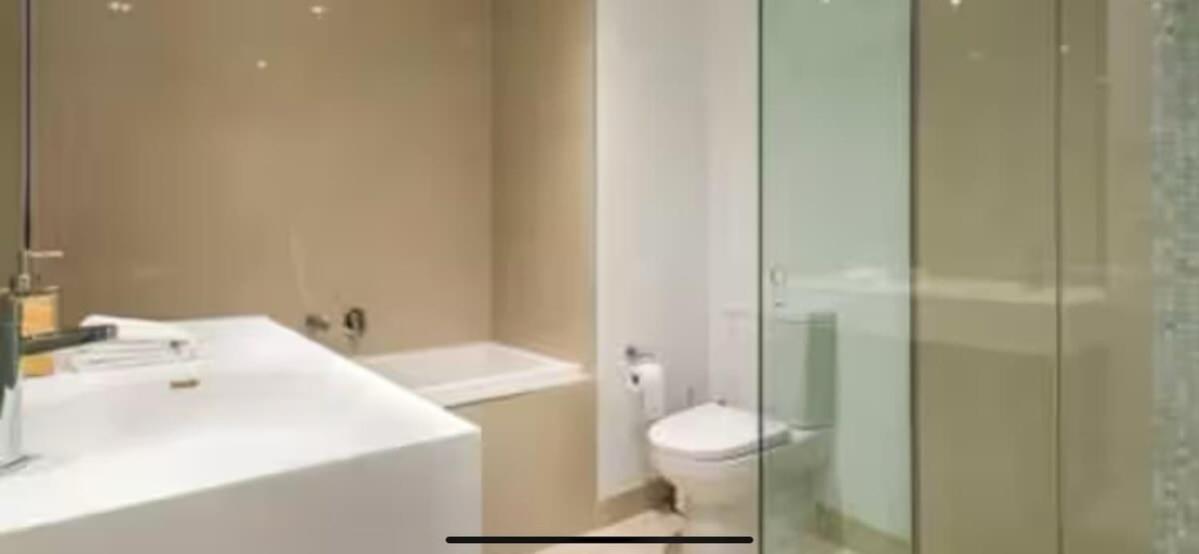 6 Bedrooms In Prima Apartment Melbourne