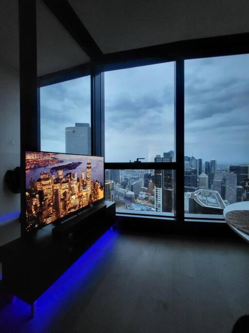 The Skyview - Australia 108 *
