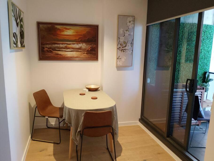 Cosy Cbd Crib * Melbourne