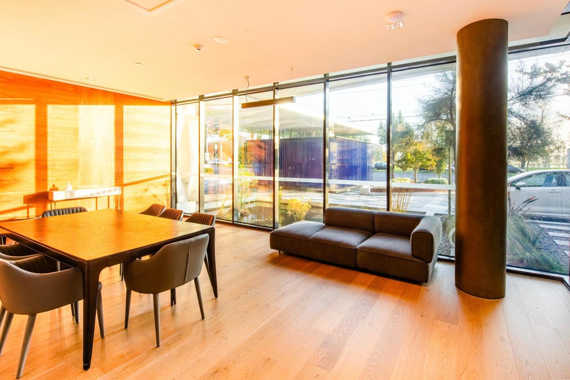 Lakeside By Fender Katsalidis Apartment