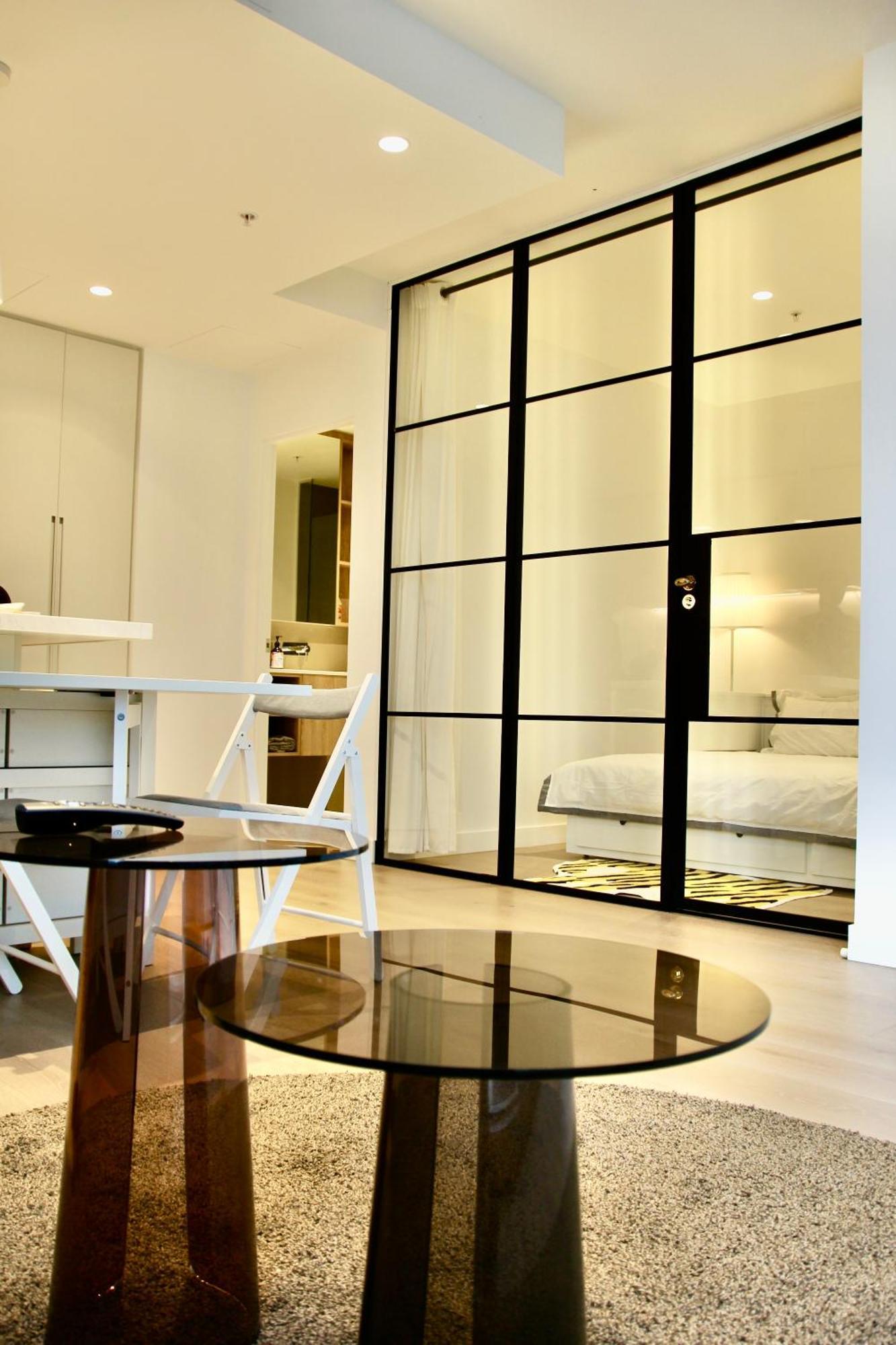 Chic 2br Luxury In Prime West Side Complex Center Of It *