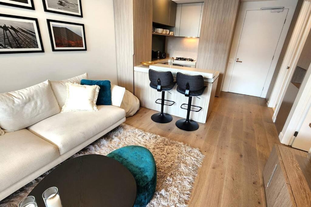 Resort-style Exec 1 Bed With Study In Port