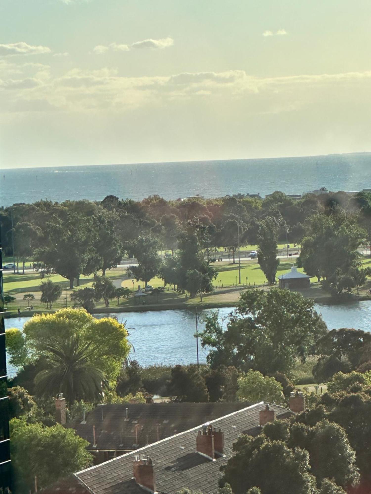 Apartment Royal Executive Living Grand Bayview Corporate Residency