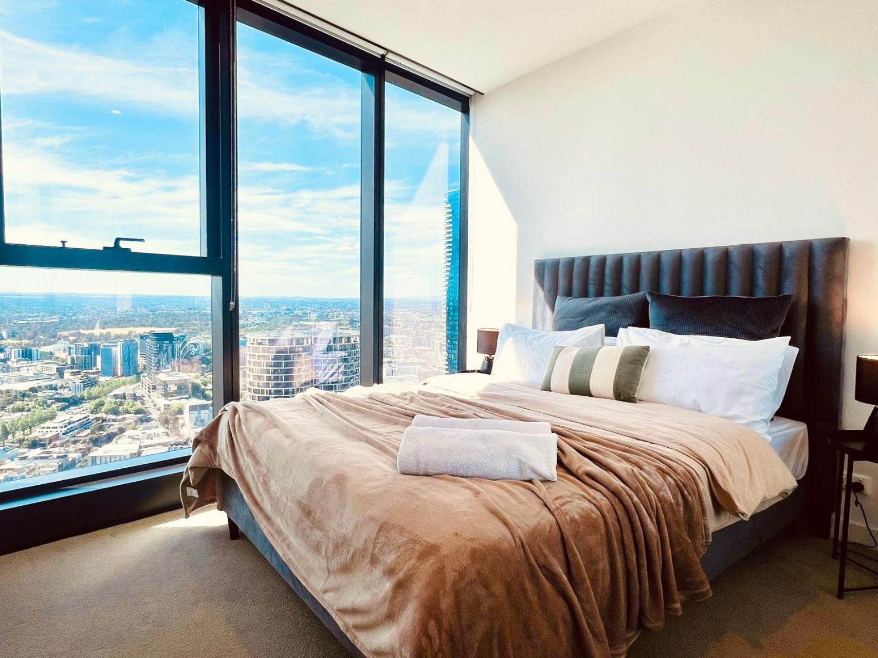 Stylish Cbd Heart Of Mel Apartment Melbourne