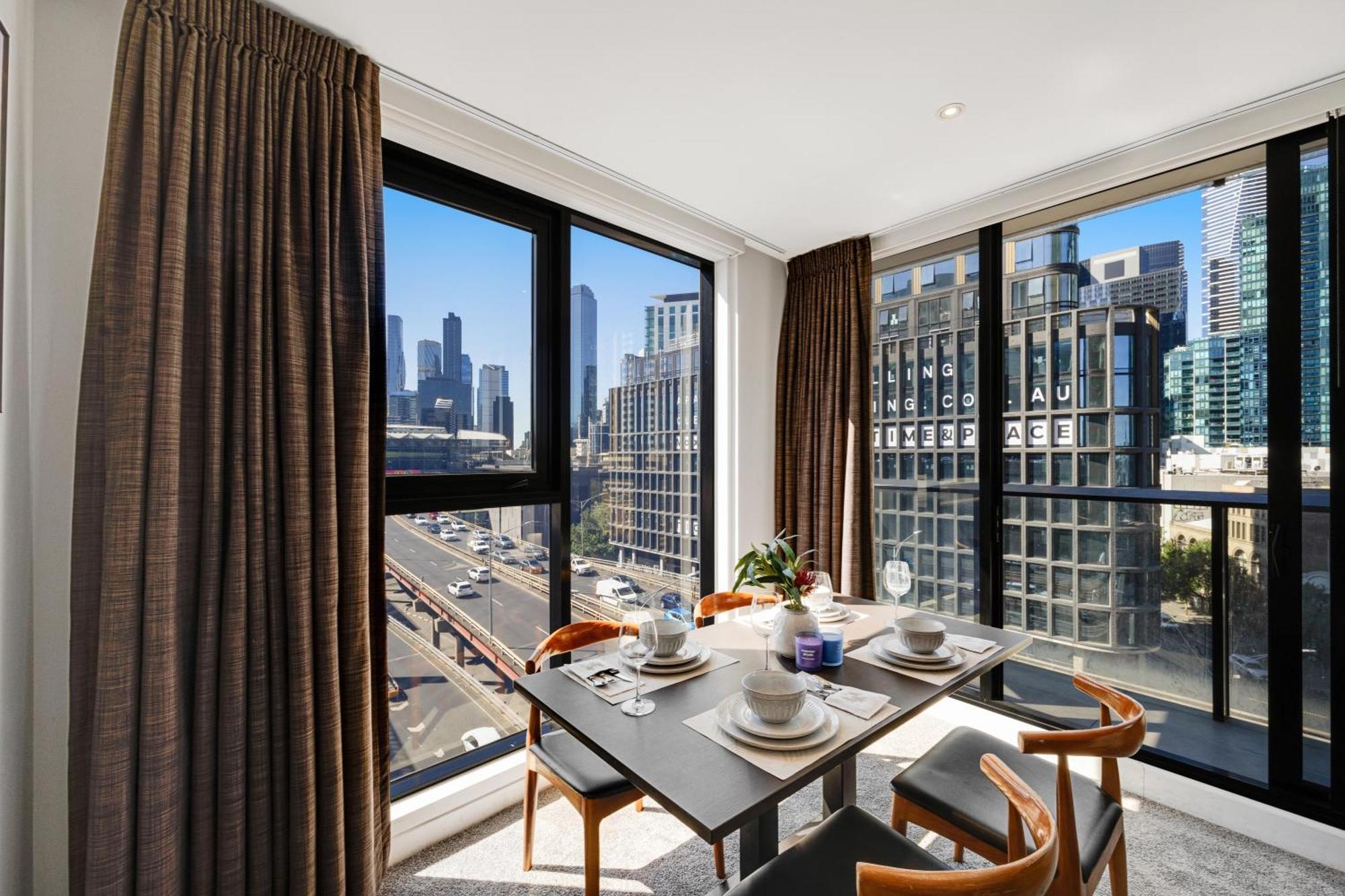 Apartment Skyline Haven Steps From Crown In Southbank Melbourne