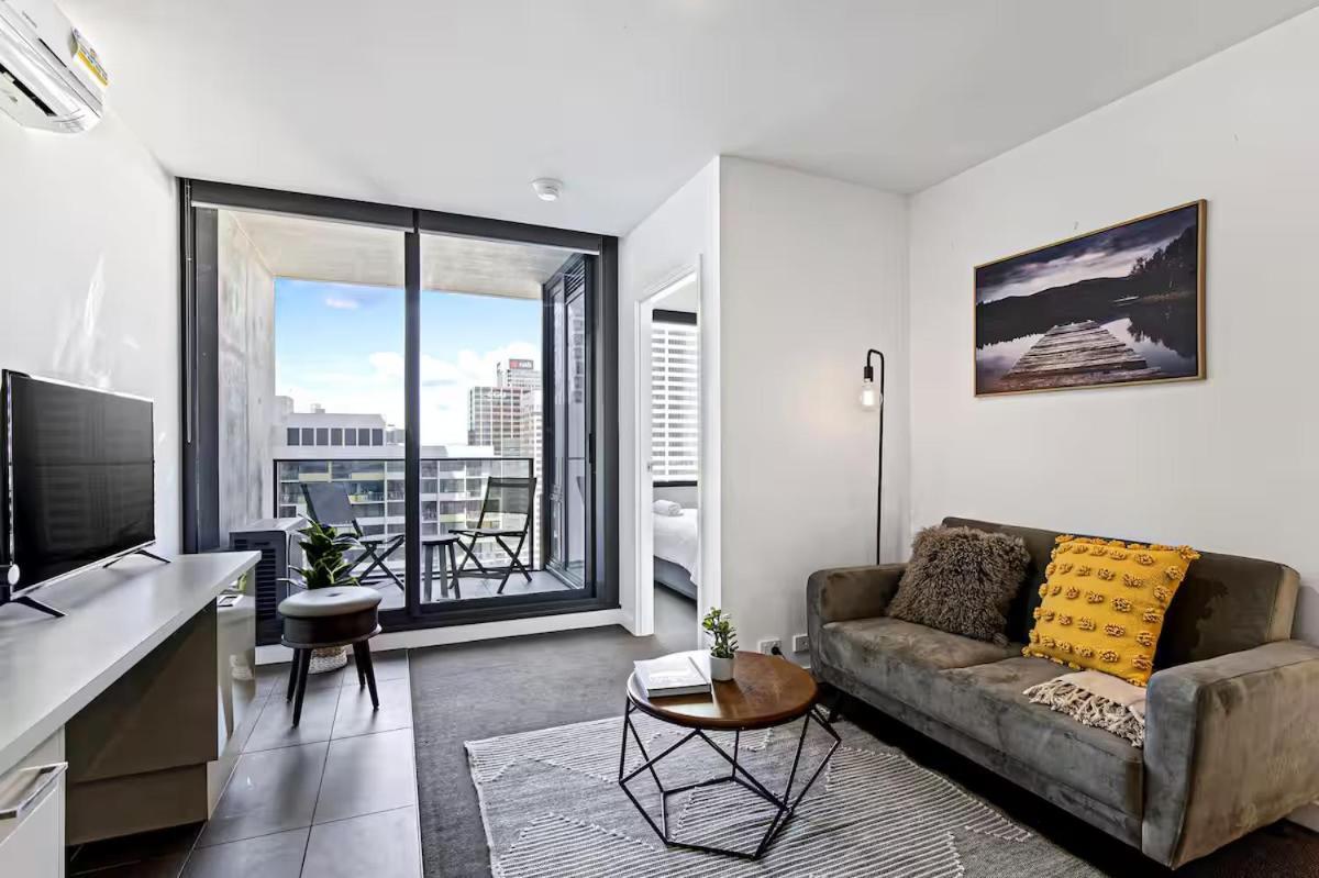 Modern One-bedroom In The Heart Of Apartment Melbourne