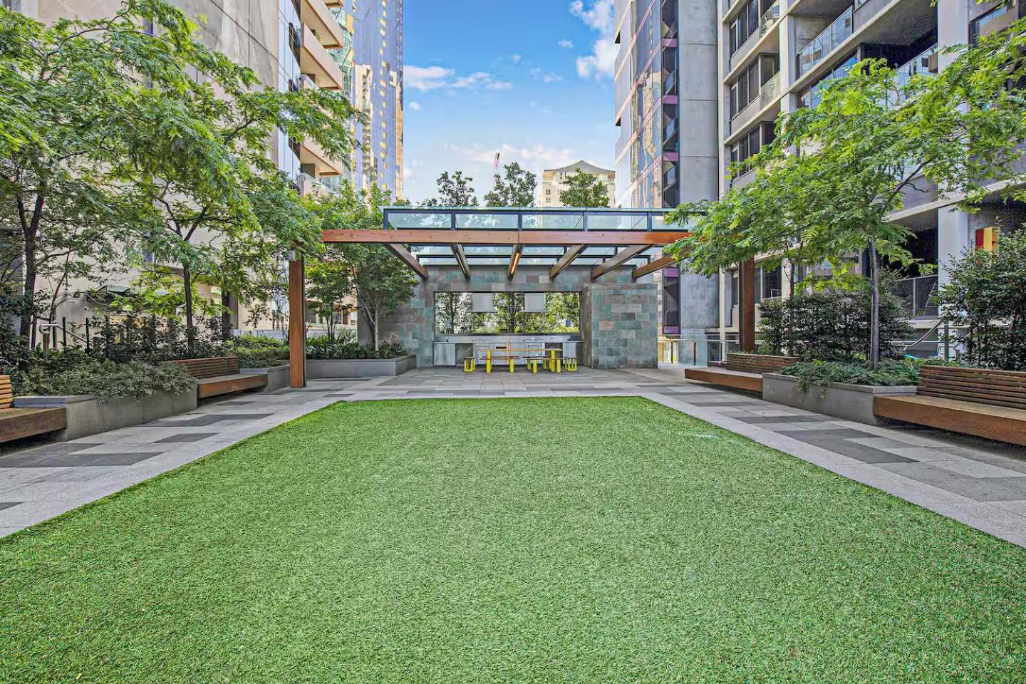 Modern One-bedroom In The Heart Of Melbourne