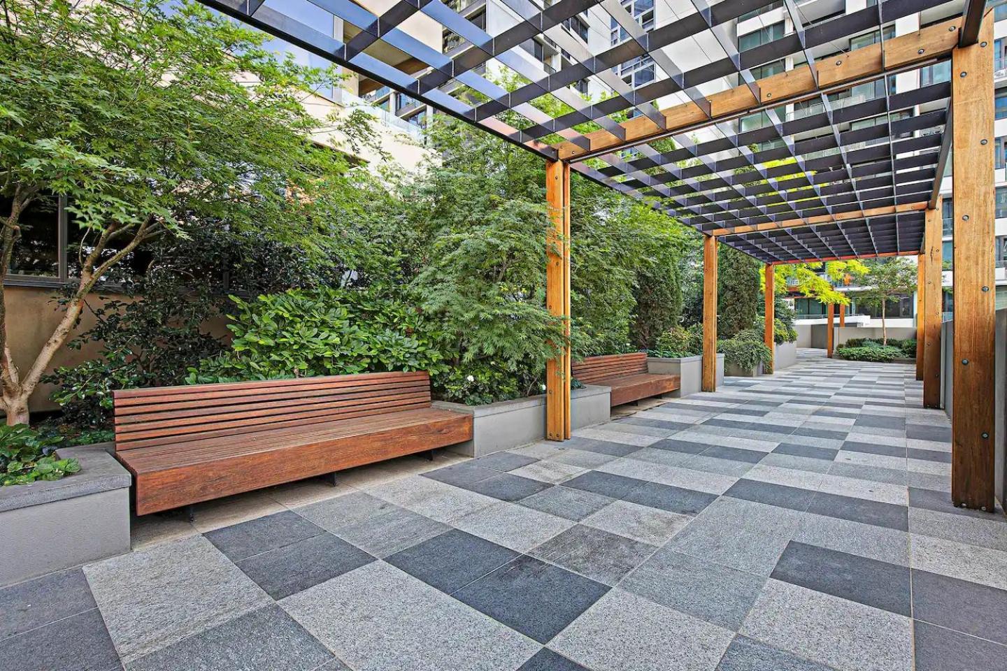 Modern One-bedroom In The Heart Of *