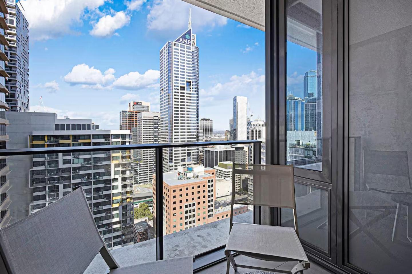 Modern One-bedroom In The Heart Of Melbourne
