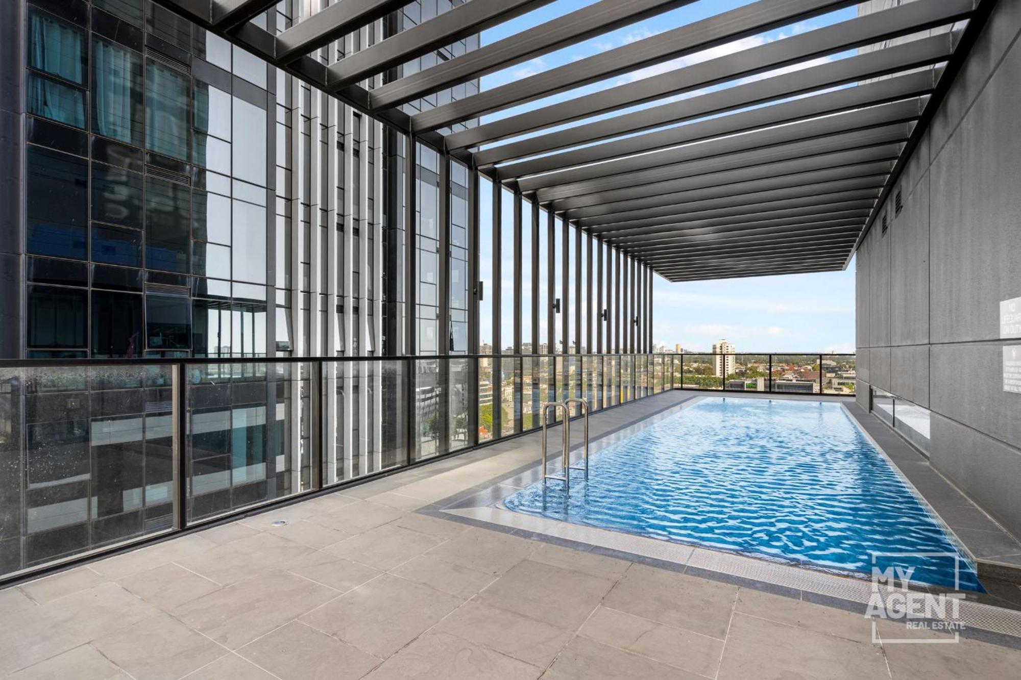 Southbank Stature Building2 Bedroom Apartment *
