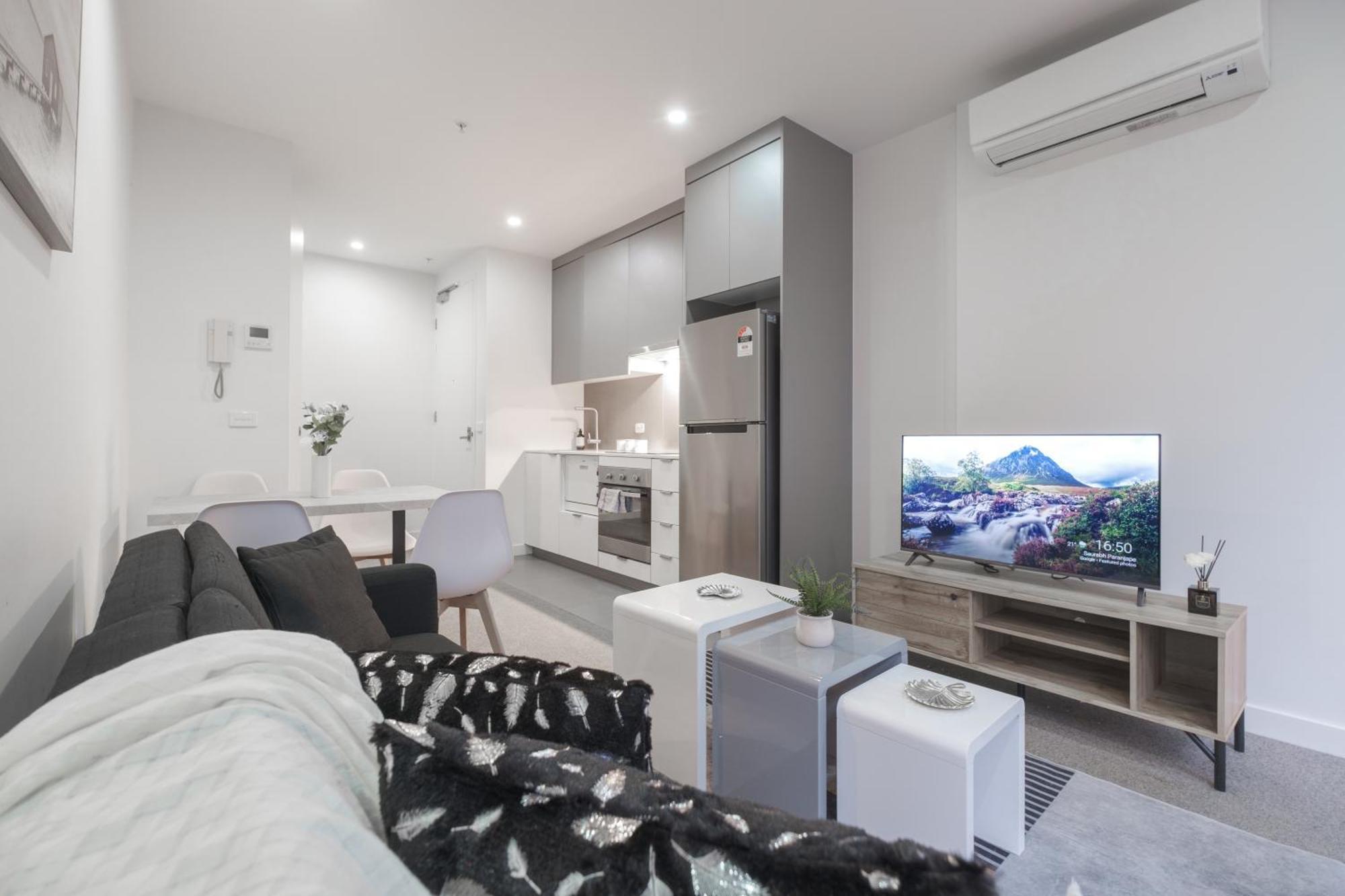Elevated Style 1br In The Heart Of Mel With Study Apartment Melbourne
