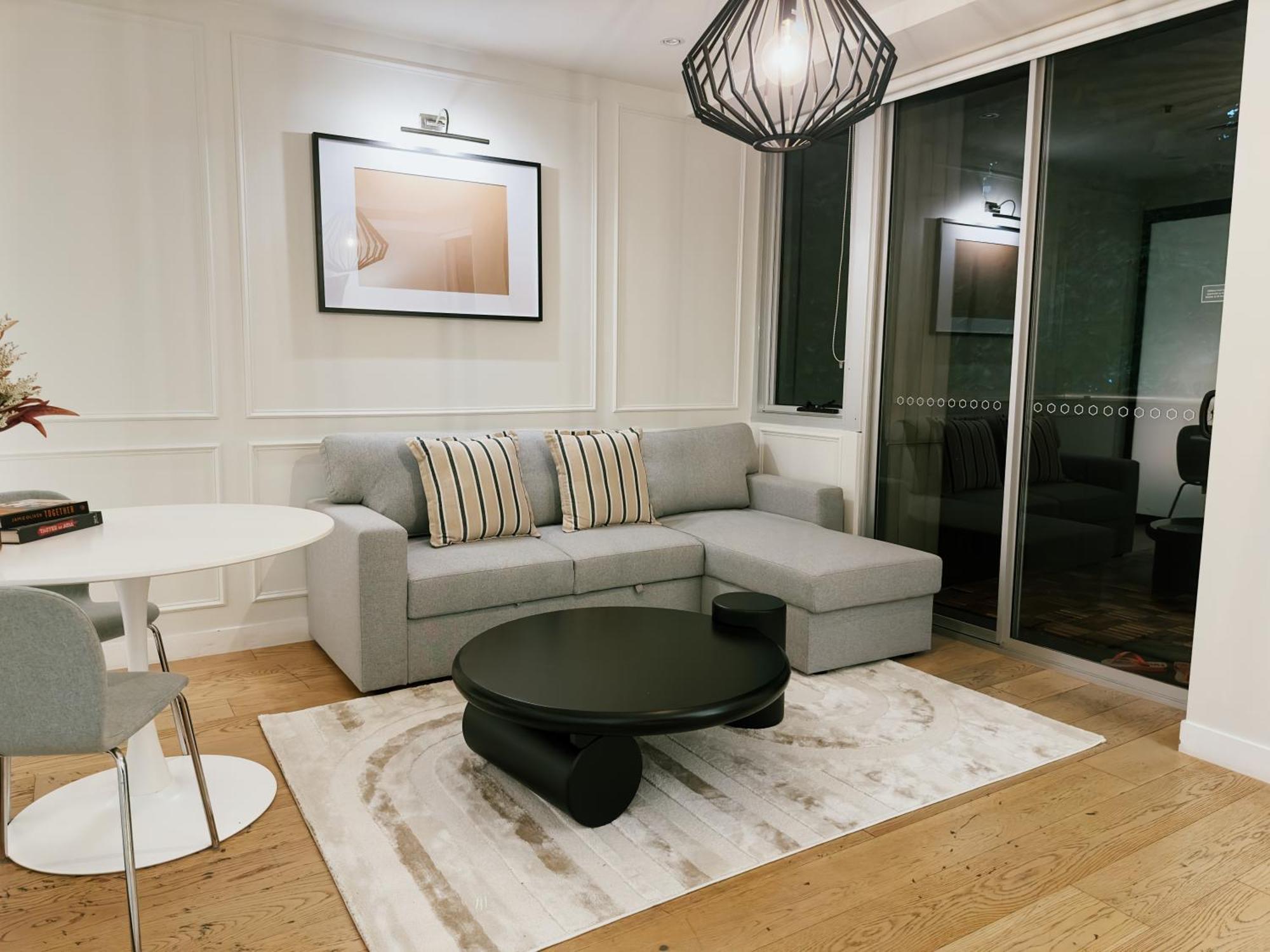 Collins Escape - 2 Bedrooms With Collins St Balcony