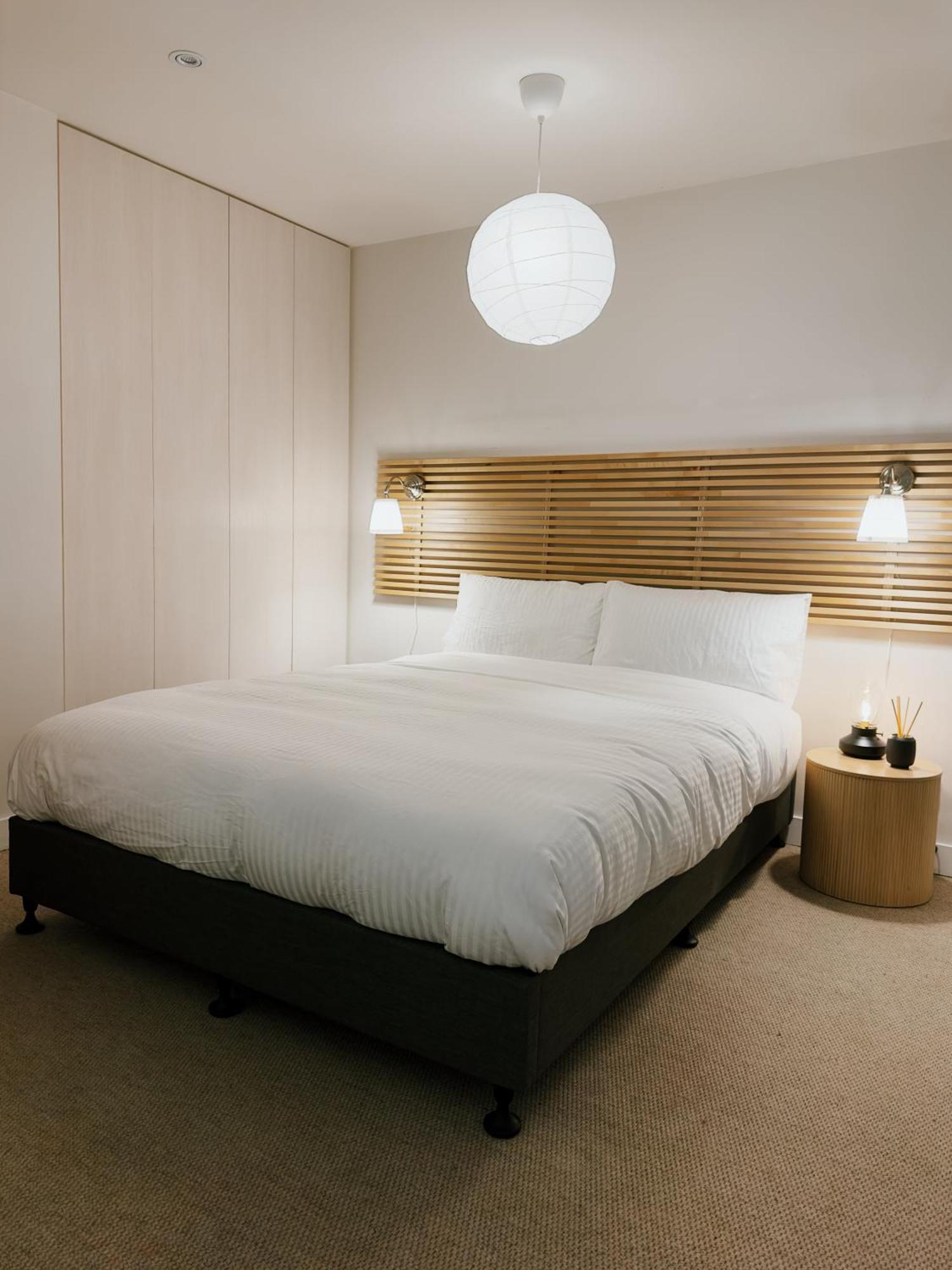 Collins Escape - 2 Bedrooms With Collins St Balcony Apartment