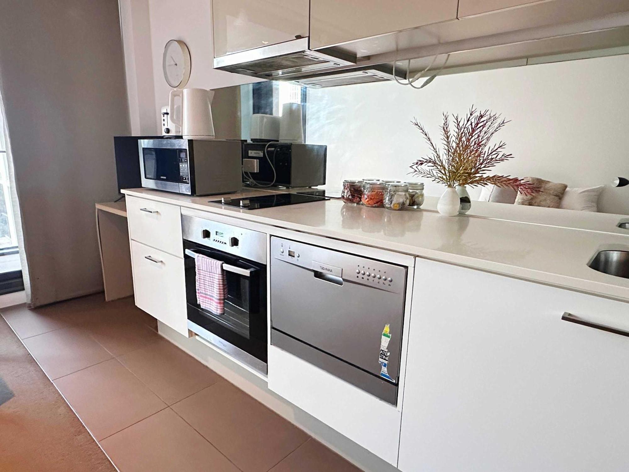 Cozy Near Southern Cross & Views Apartment