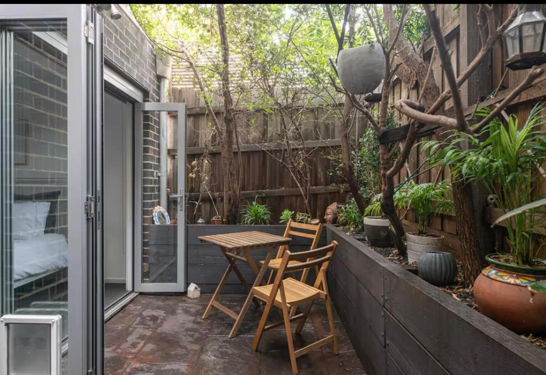 Designer Townhome Adjacent To East Brunswick Village 2min To Tram Private Parking
