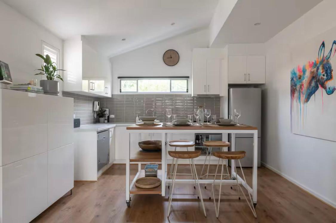 Designer Townhome Adjacent To East Brunswick Village 2min To Tram Private Parking * Melbourne