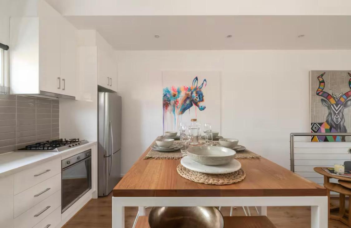 Designer Townhome Adjacent To East Brunswick Village 2min To Tram Private Parking Apartment *