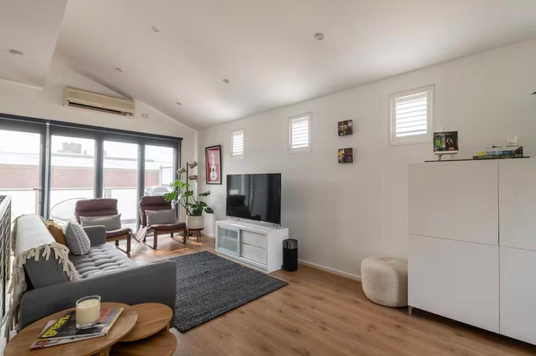 Apartment Designer Townhome Adjacent To East Brunswick Village 2min To Tram Private Parking *