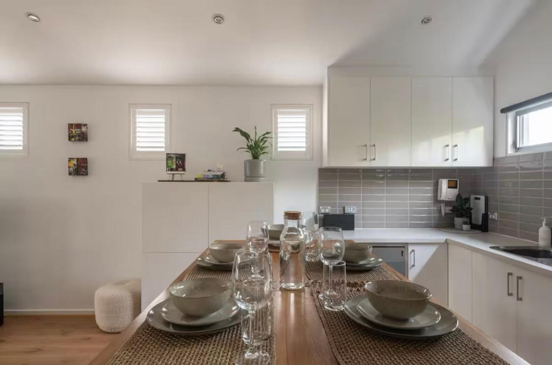 Apartment Designer Townhome Adjacent To East Brunswick Village 2min To Tram Private Parking *