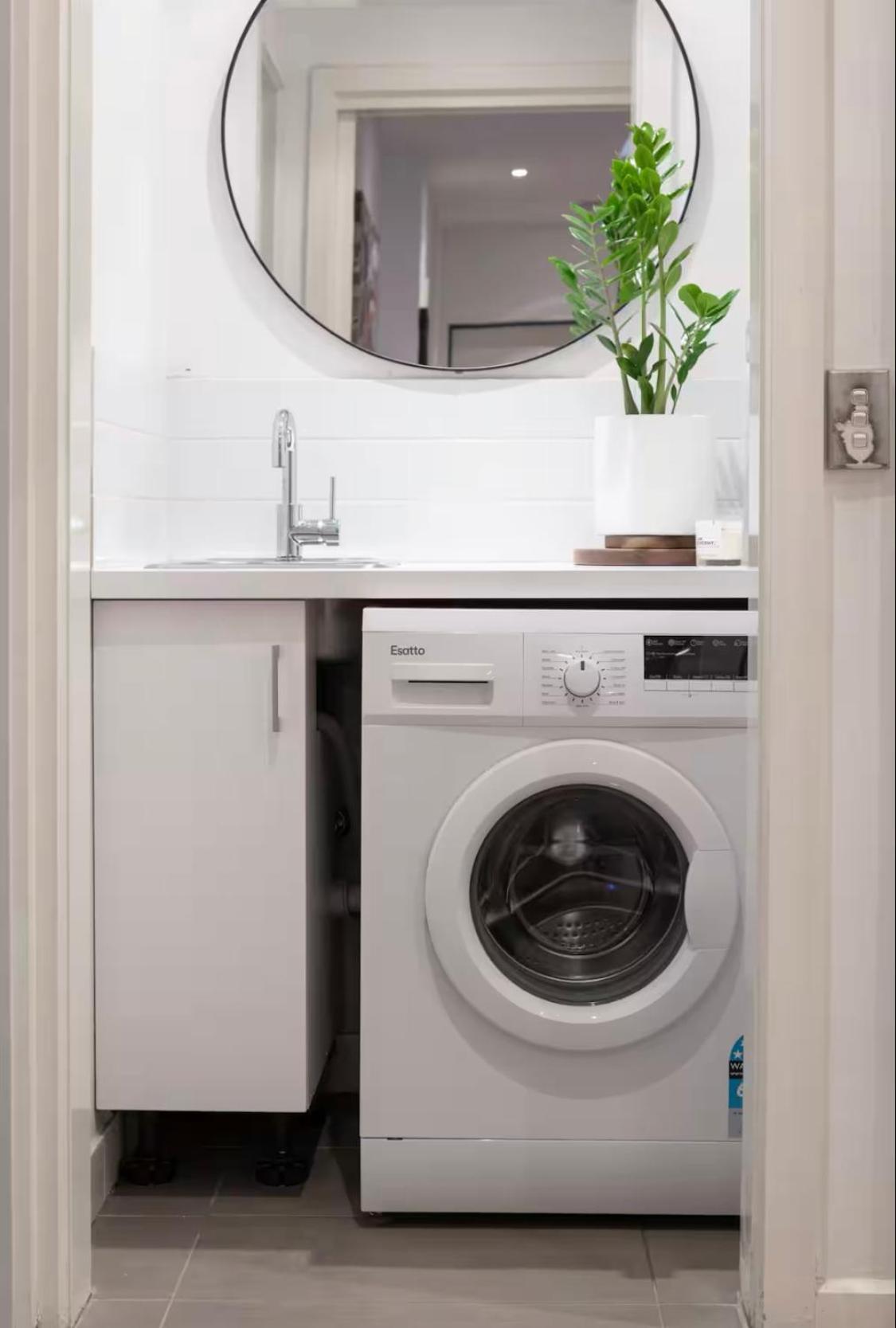 Designer Townhome Adjacent To East Brunswick Village 2min To Tram Private Parking Apartment Melbourne