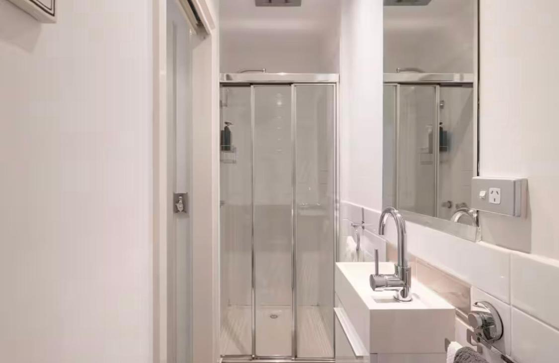Designer Townhome Adjacent To East Brunswick Village 2min To Tram Private Parking * Melbourne