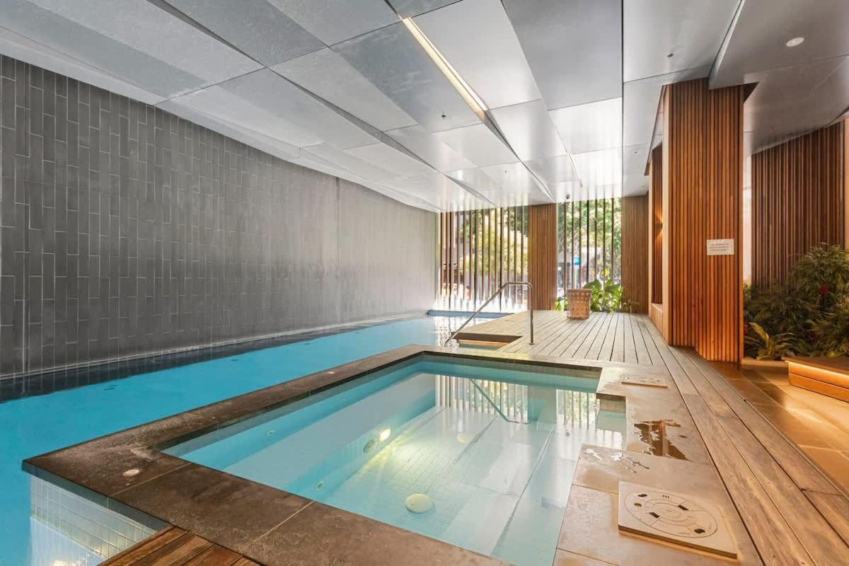 Modern Docklands - Vibrant Apartment *