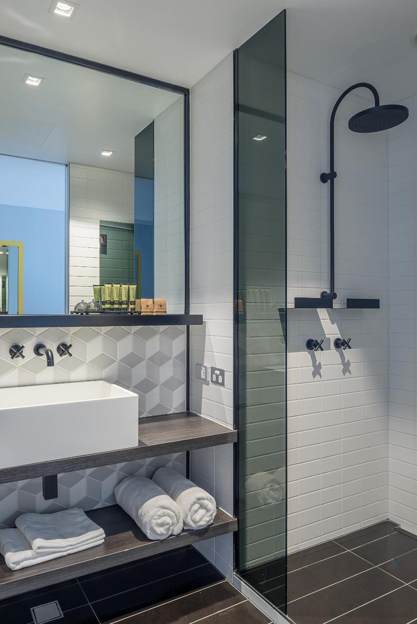 Peppers Docklands 5* Melbourne