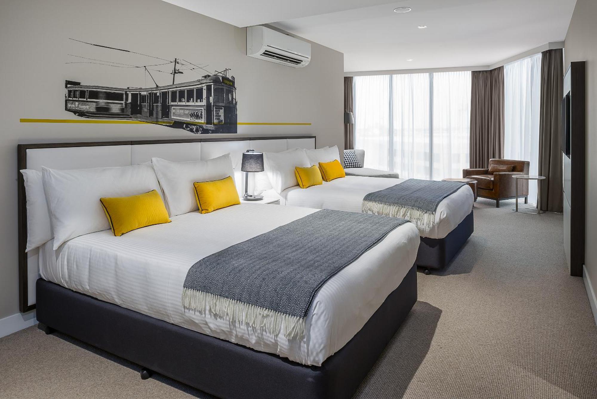 Hotel Peppers Docklands 5*