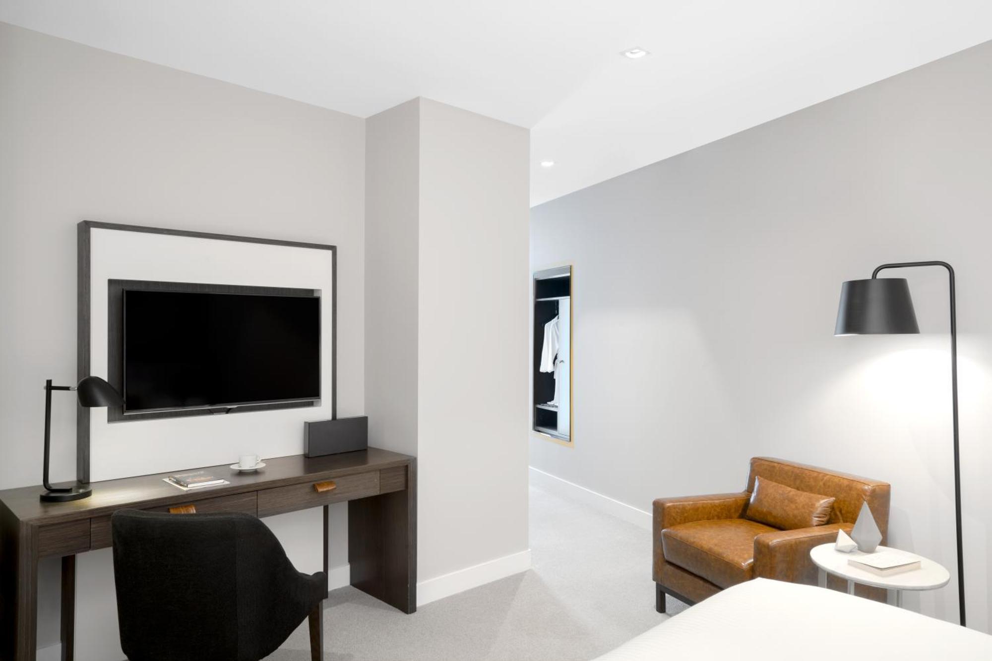 Hotel Peppers Docklands 5*