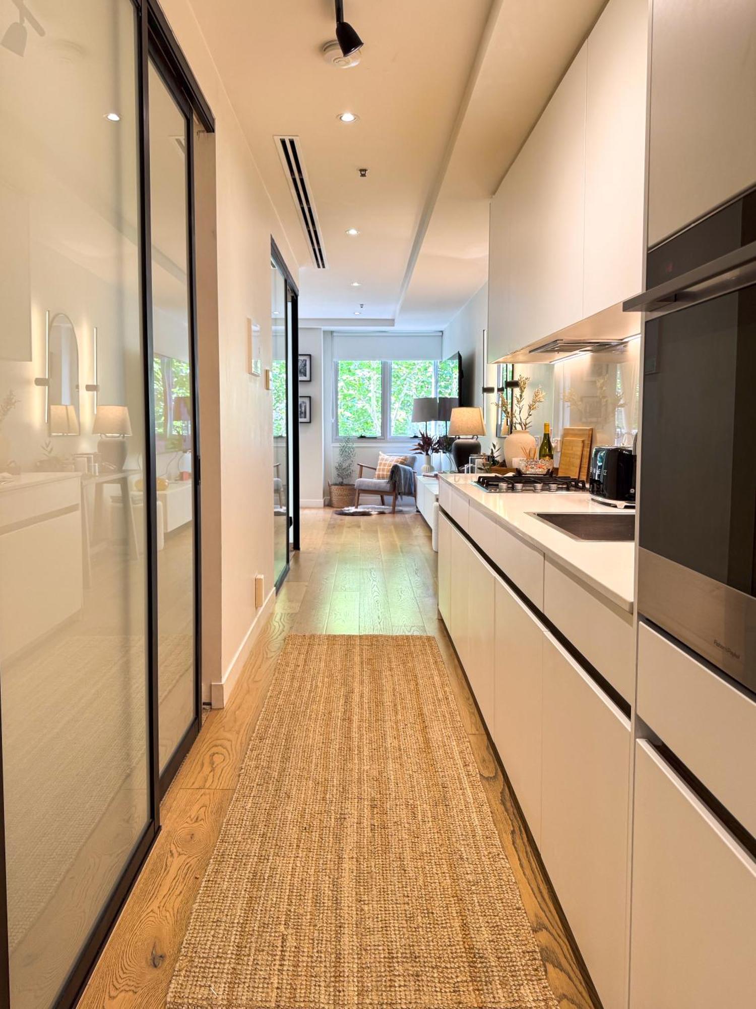 Apartment Collins Escape - 2 Bedrooms With Collins St Balcony *