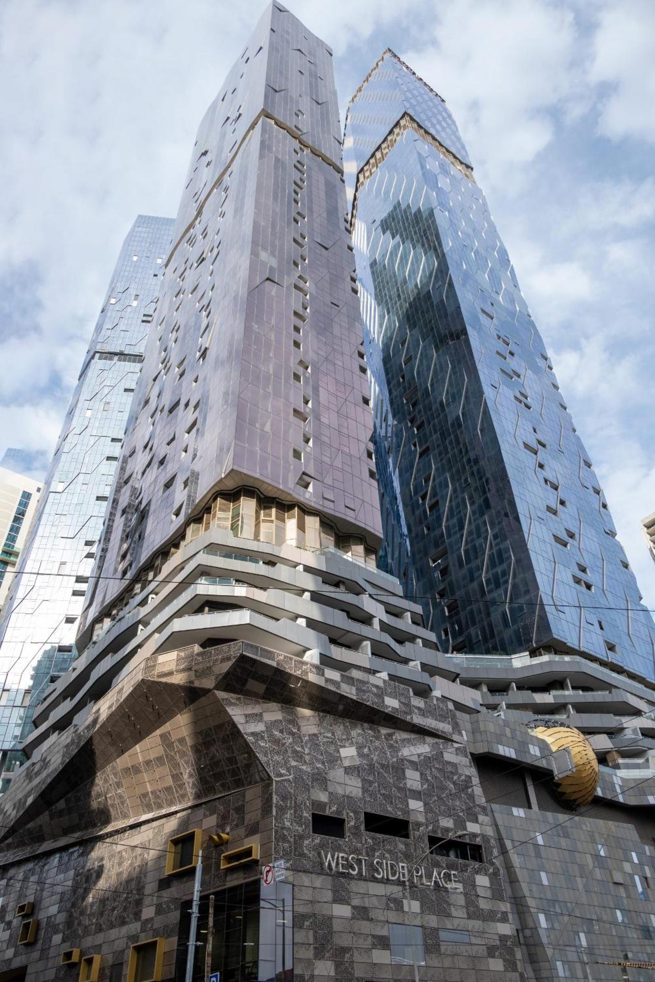 Chic 2br Luxury In Prime West Side Complex Center Of It Apartment Melbourne