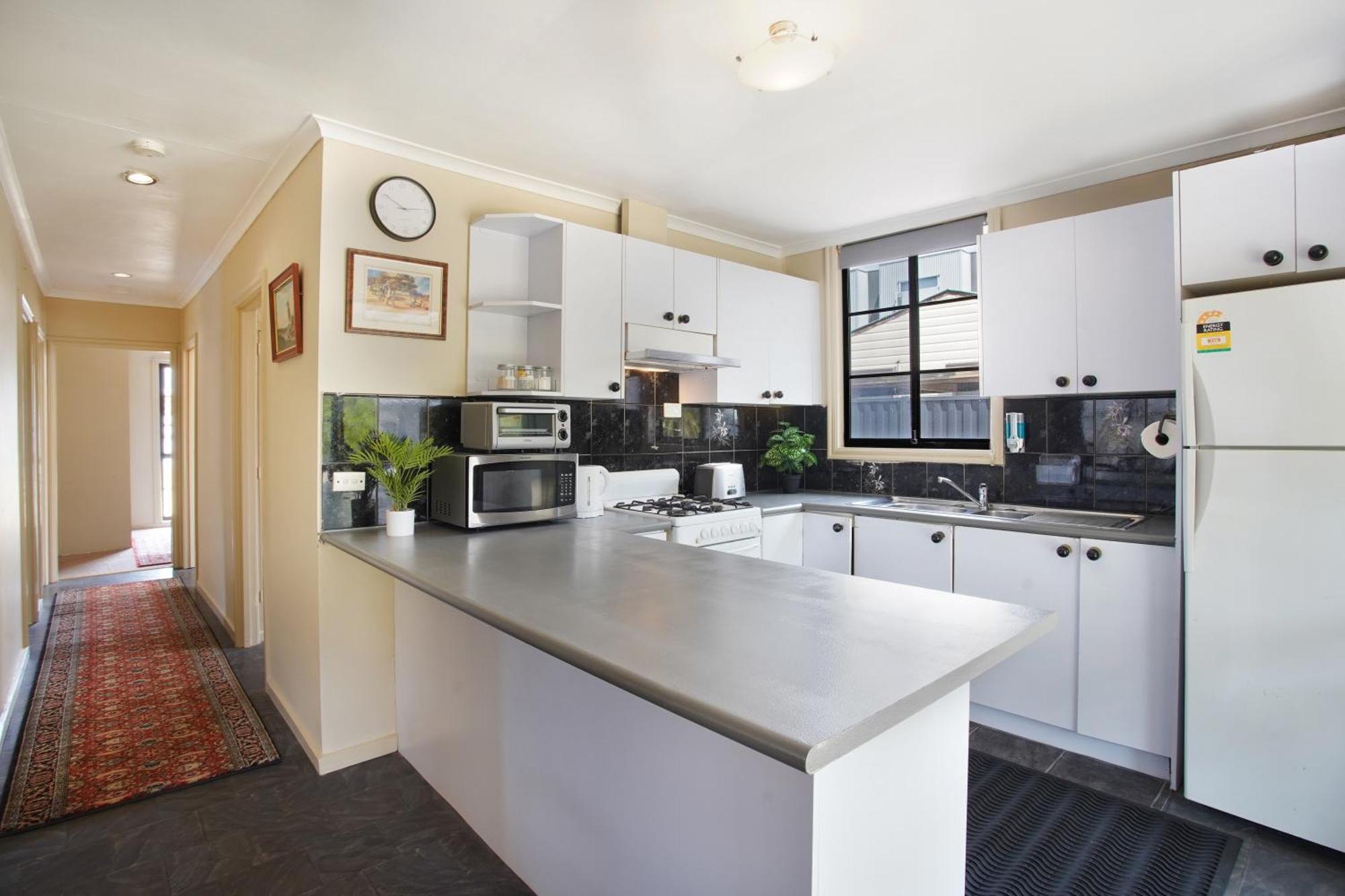 Apartment Three Bedroom Sweet Retreat In Coburg