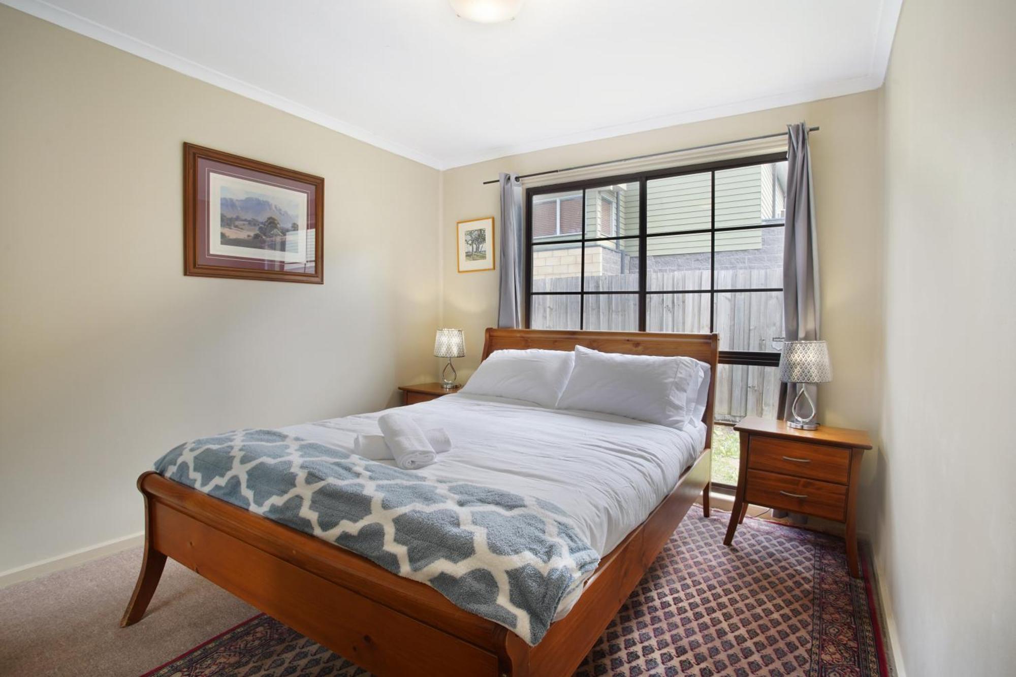 Apartment Three Bedroom Sweet Retreat In Coburg *