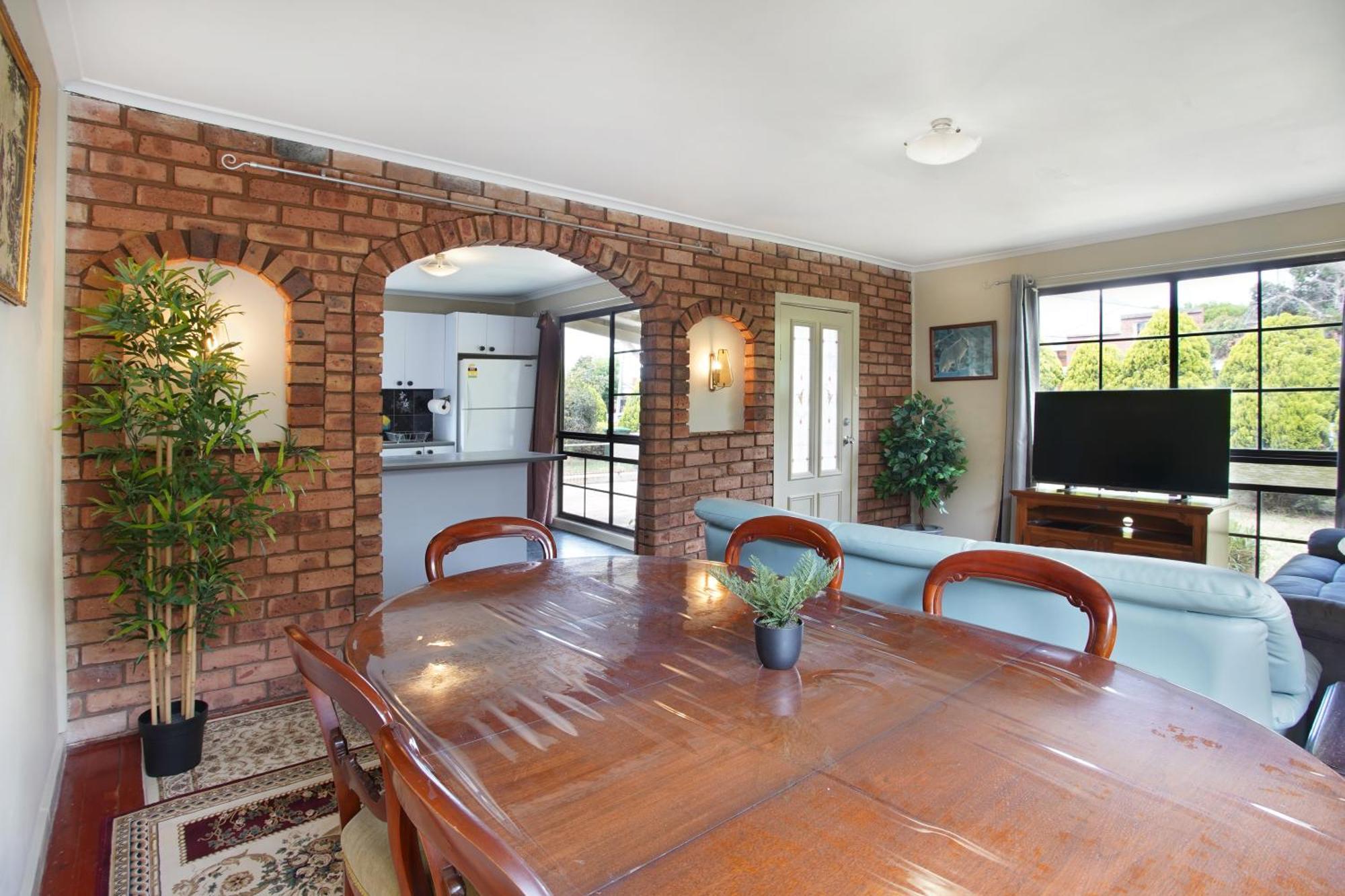 Apartment Three Bedroom Sweet Retreat In Coburg *