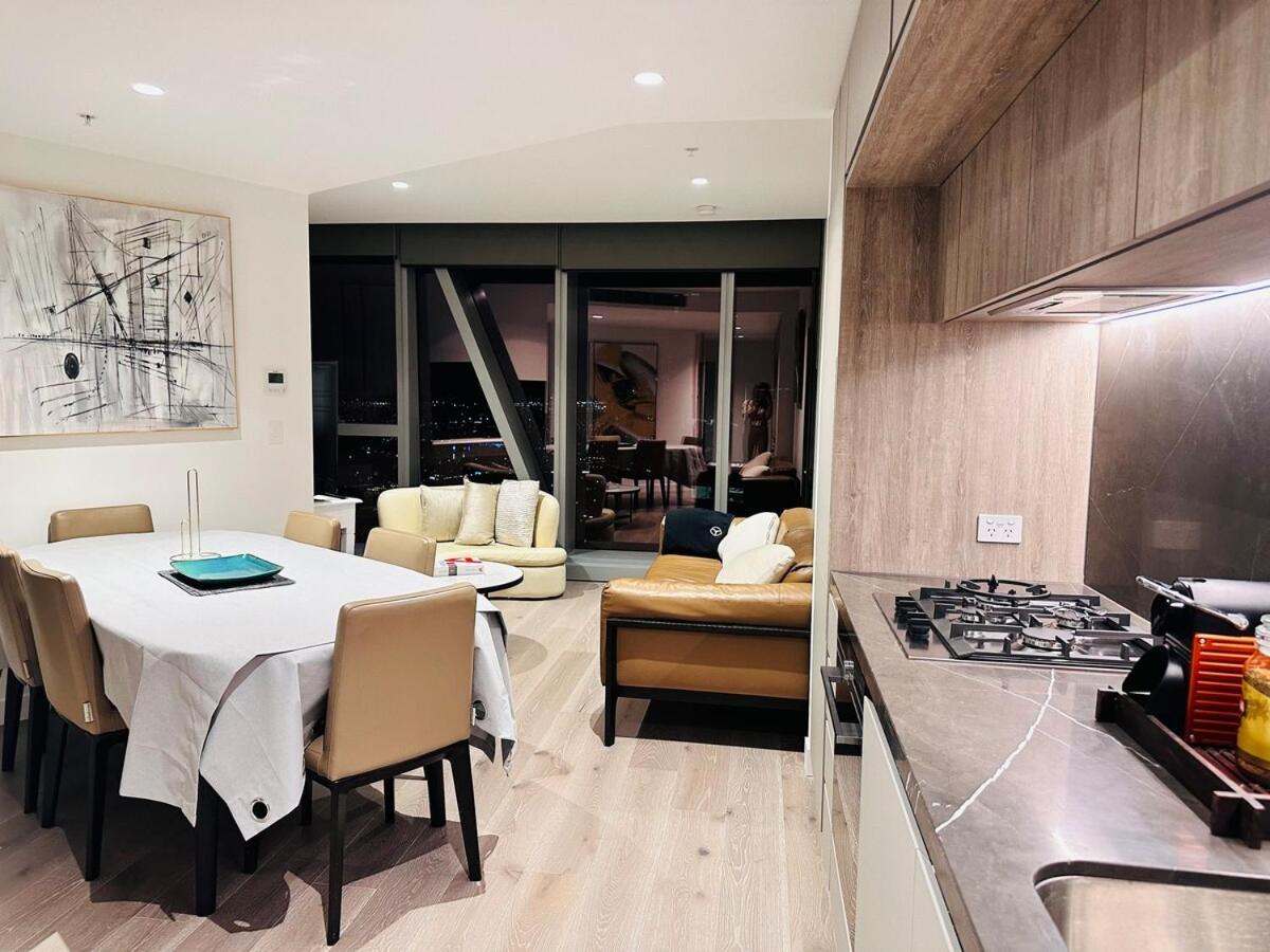 Royal Executive Living The Ritzside Grand Residence At West Side Place *