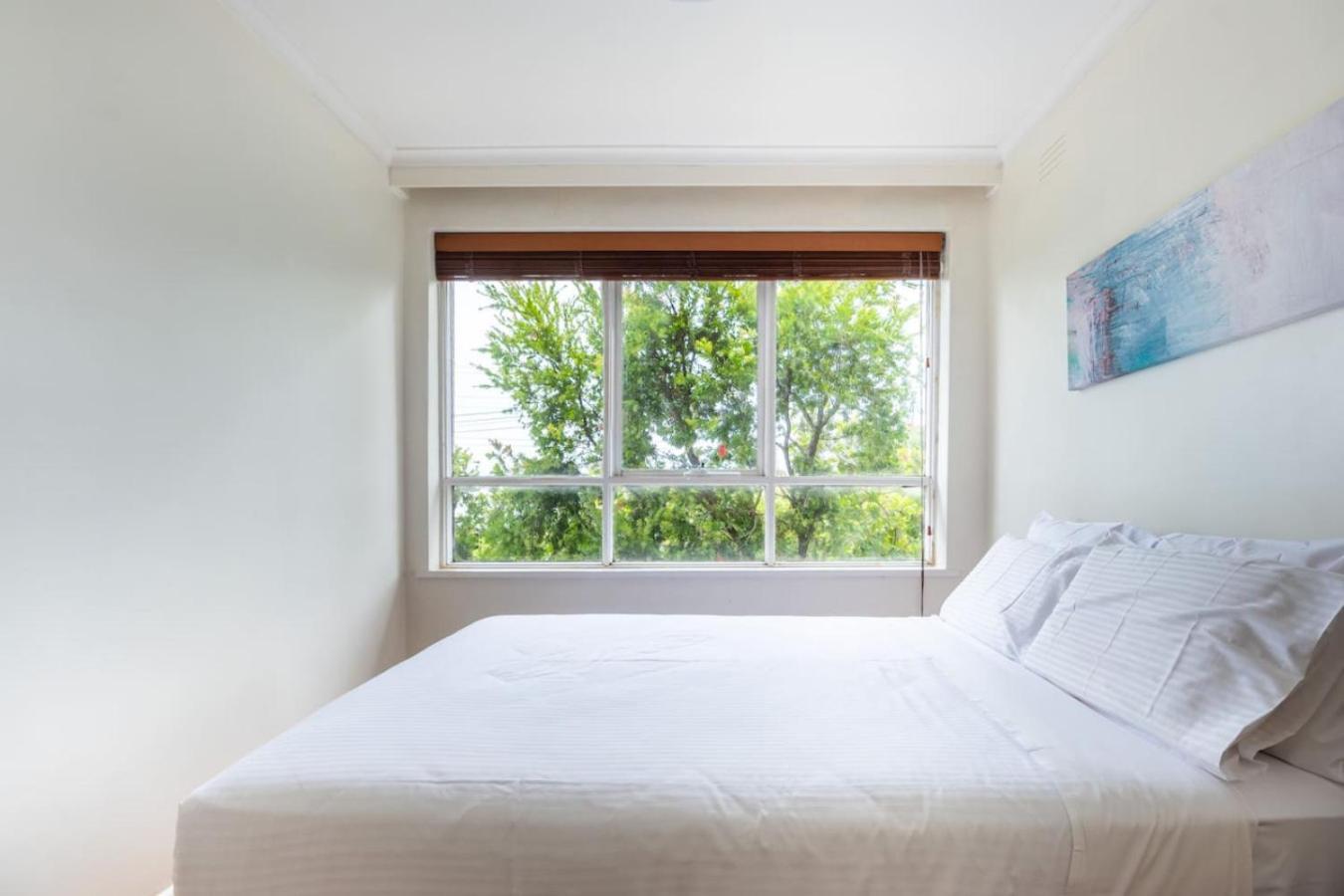 Apartment Maddox, 5min Walk To Train With Netflix And Parking