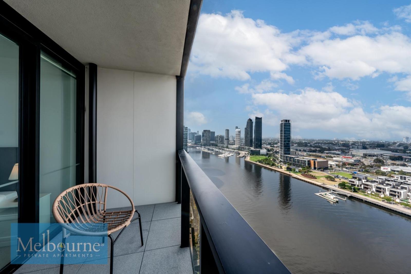 Private - Collins Wharf Waterfront, Docklands Apartment *