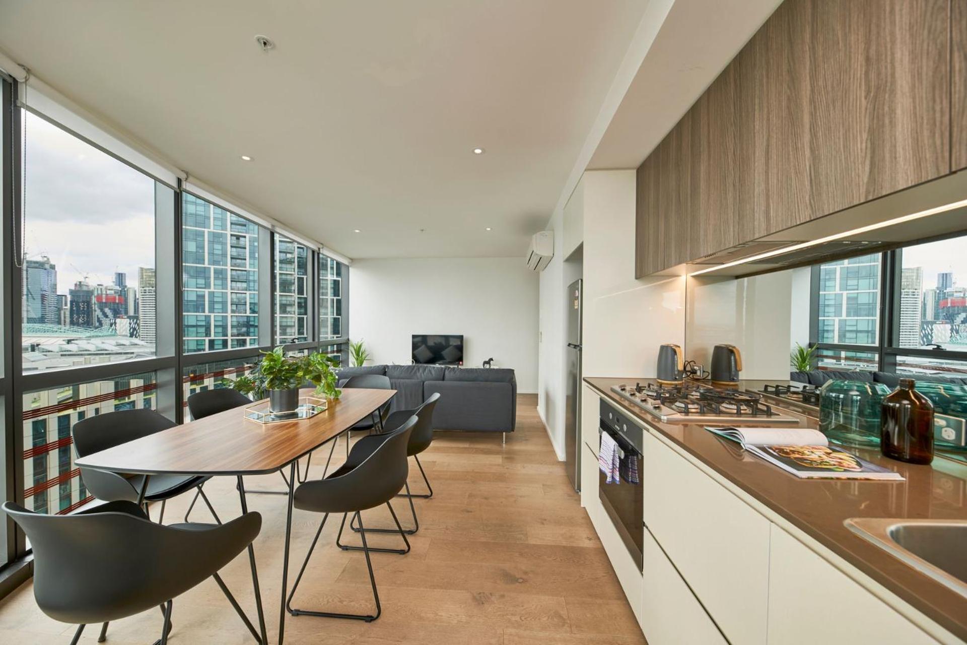 Sky Retreat At 889 Collins *