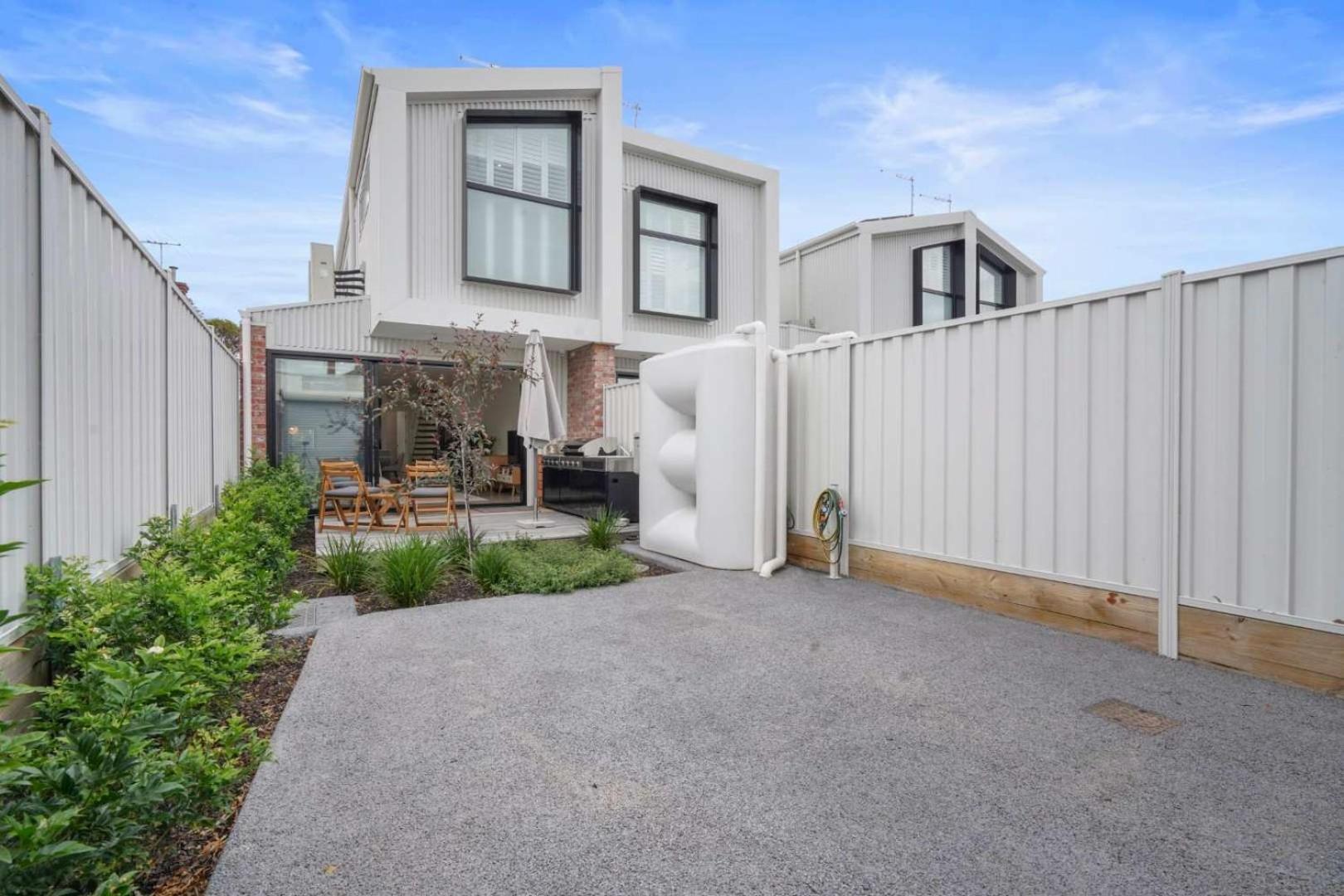 Peaceful Retreat With Backyard In Brunswick East Holiday home